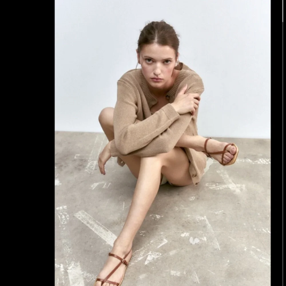 🤎 FLAT SANDALS WITH LEATHER STRAPS - Picture 3 of 8